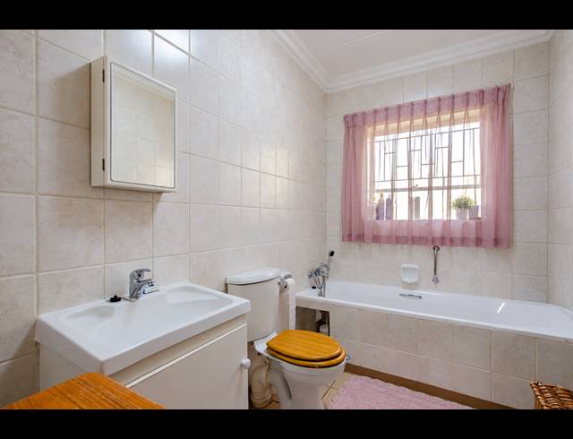 2 BEDROOM TOWNHOUSE FOR SALE IN RIETVALLEIRAND